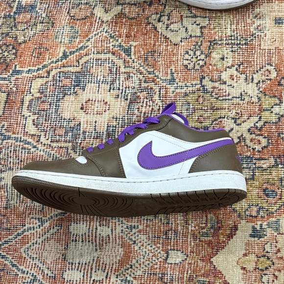 Jordan 1 Low Nike Men's White and Brown w with Purple Swoosh/Accents - Picture 5 of 8
